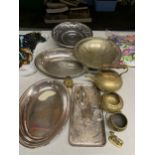 A MIXED LOT OF VINTAGE METALWARES, SILVER PLATED TRAYS ETC