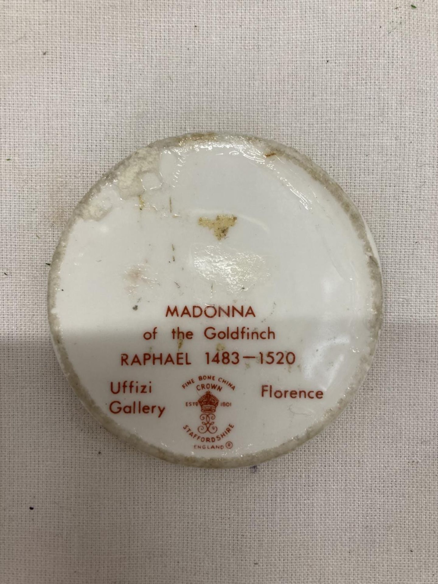 A SMALL CROWN DERBY PLAQUE, DIAMETER 5CM - Image 2 of 3