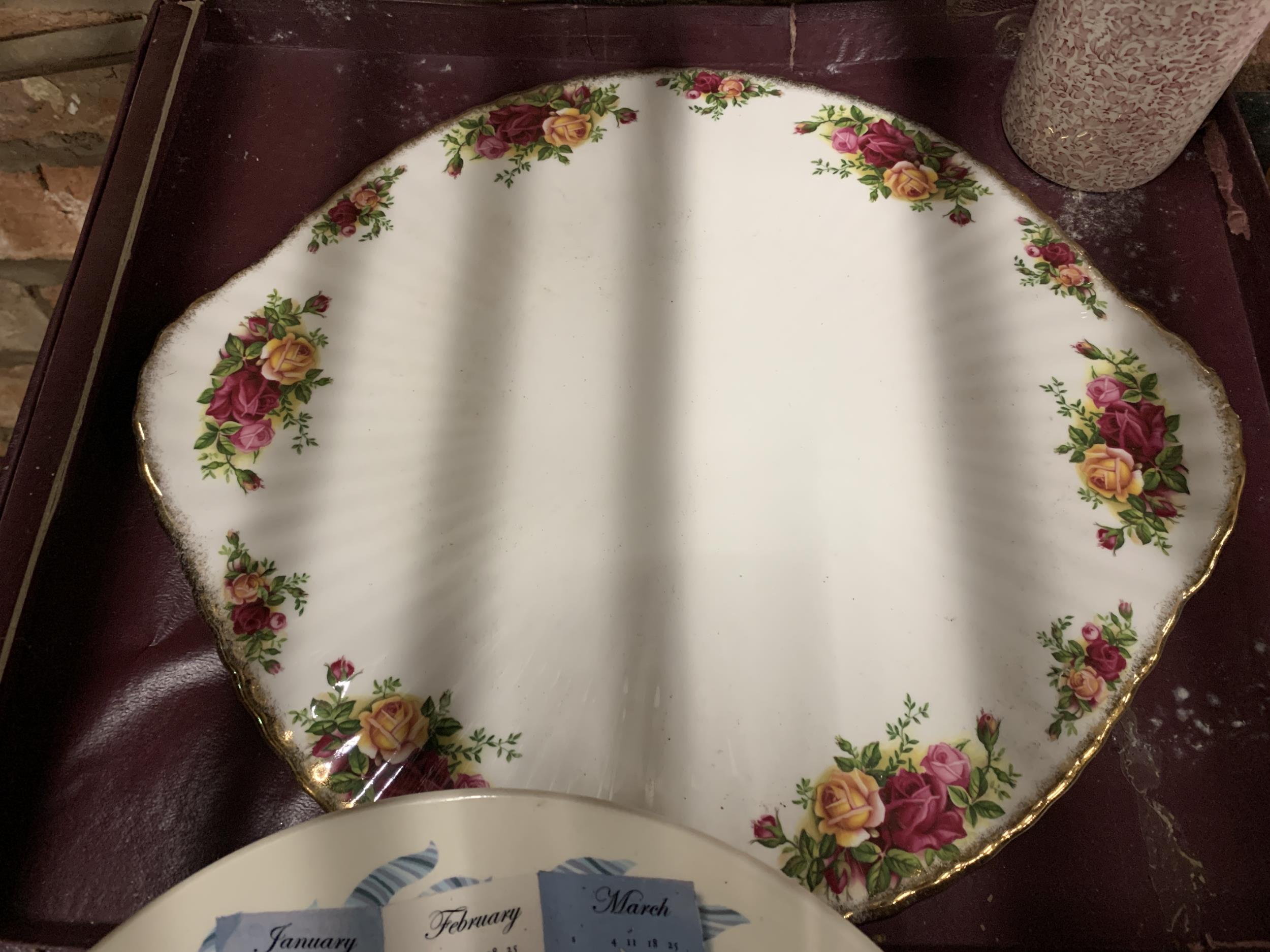 A SET OF PINK AND GILT CABINET PLATES, FURTHER PLATES ETC - Image 2 of 6