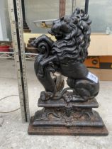 A VINTAGE CAST IRON LION DESIGN DOOR STOP