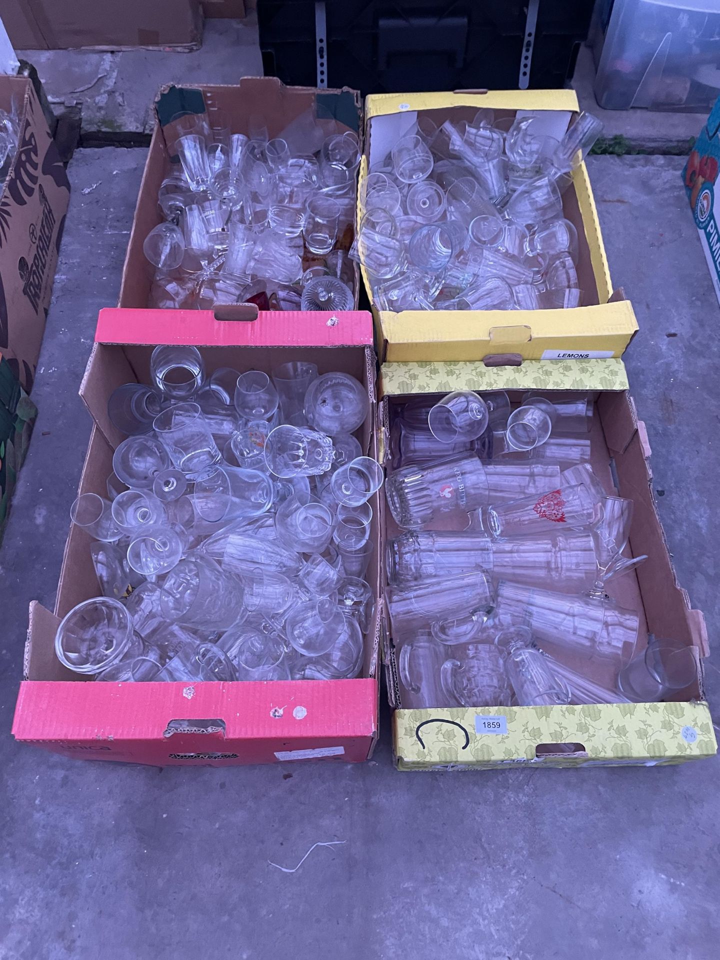 A LARGE QUANTITY OF GLASS WARE TO INCLUDE TUMBLERS AND PINT POTS ETC