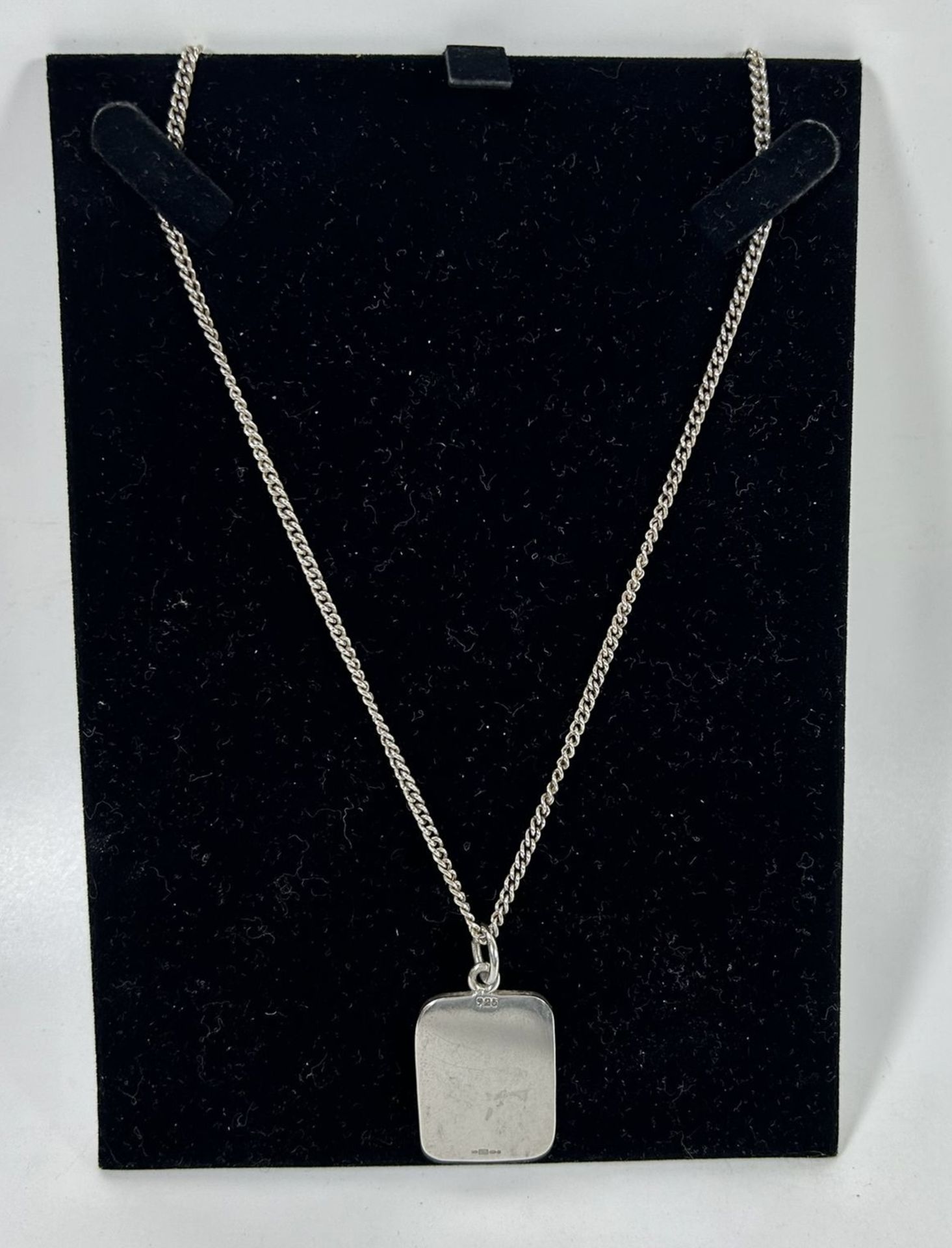 A .925 SILVER NECKLACE WITH TAG PENDANT, 18" CHAIN LENGTH