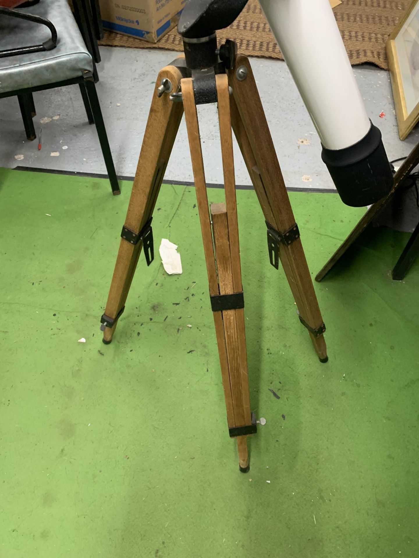 A STUDENTS TELESCOPE ON WOODEN TRIPOD BASE - Image 2 of 4