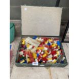 AN ASSORTMENT OF VINTAGE LEGO BLOCKS