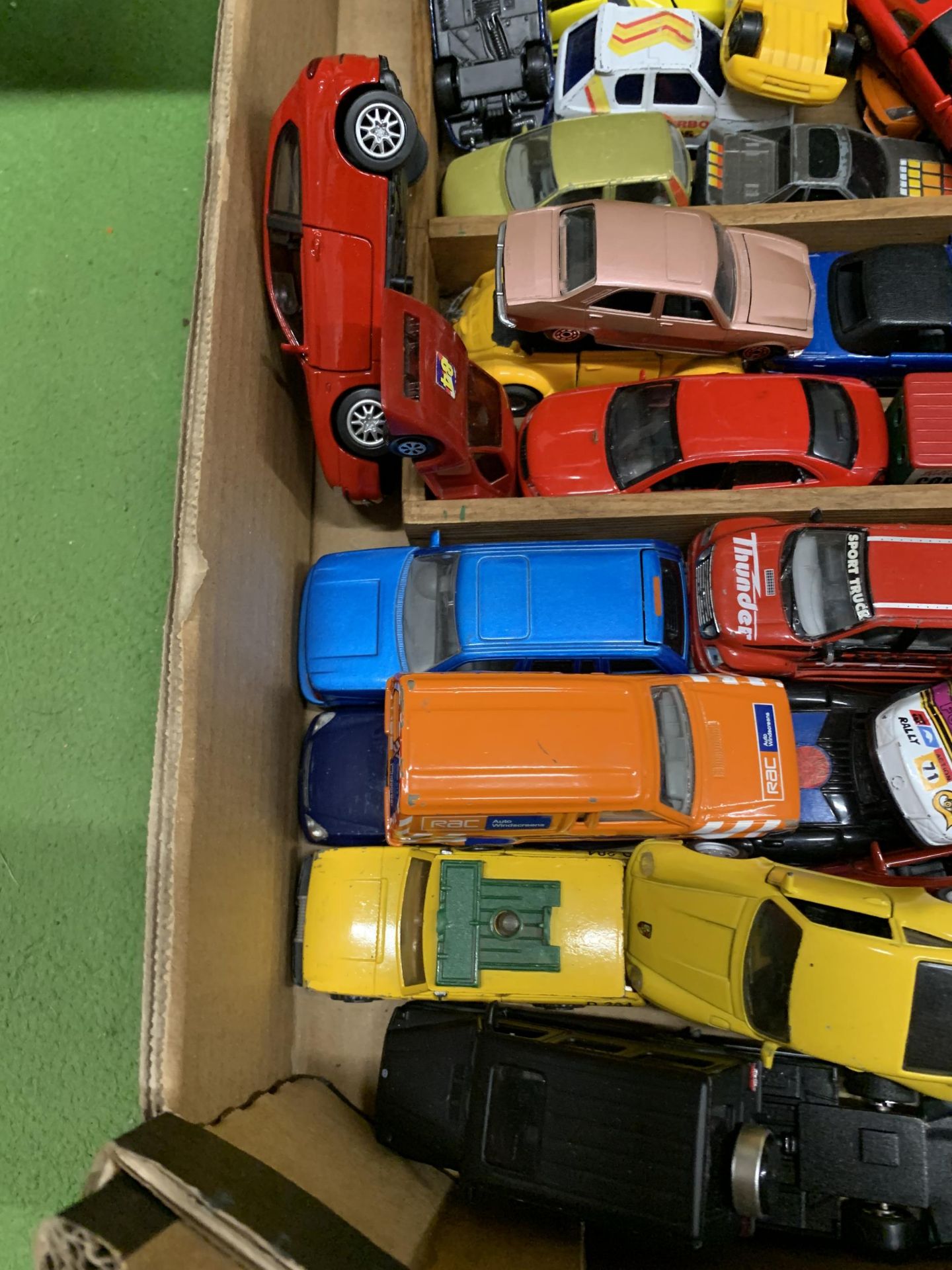 A LARGE QUANTITY OF CARS TO INCLUDE A NODDY CAR, PEUGEOT, THUNDER TRUCK, ETC., - Bild 2 aus 5