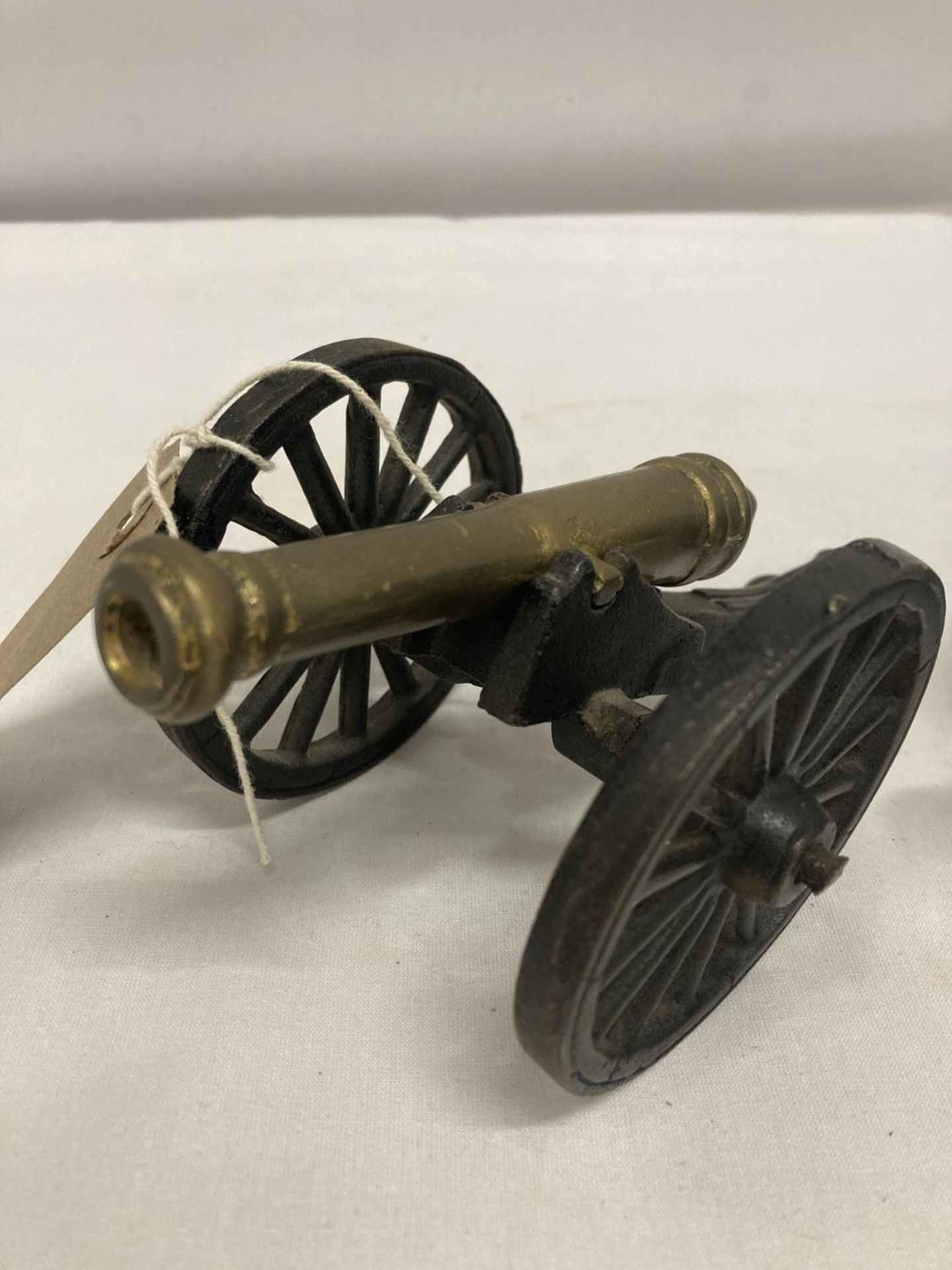 A PAIR OF NON FIRING MODEL NAPOLEONIC WAR CANNONS, 12.5CM BARRELS, LENGTH 19CM - Image 3 of 3