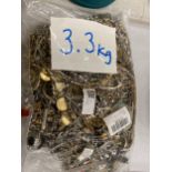 A LARGE QUANTITY OF MIXED COSTUME JEWELLERY CHAINS, TOTAL WEIGHT 3.3KG