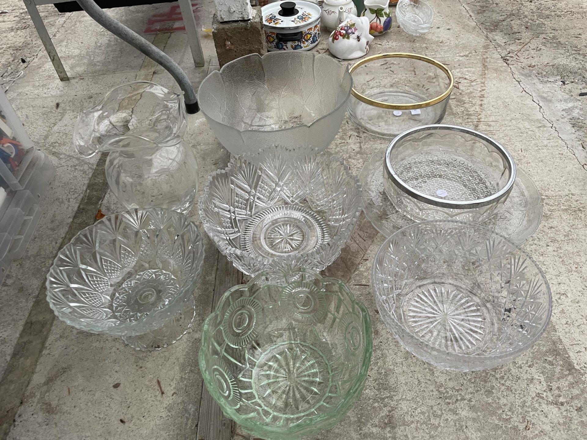 AN ASSORTMENT OF GLASS BOWLS AND VASES ETC - Image 2 of 2