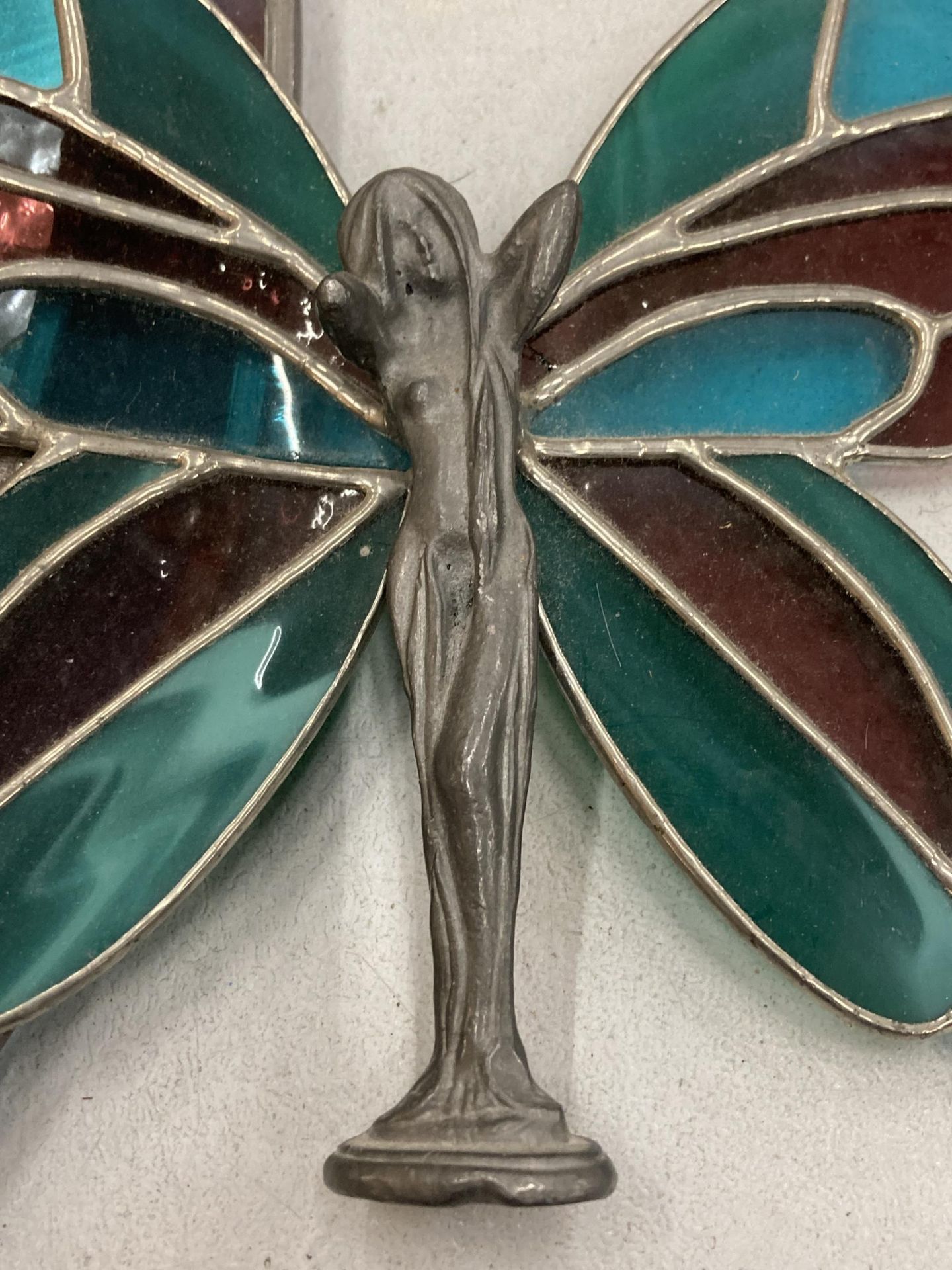 AN OVAL LEADED GLASS MIRROR, 30CM X 36CM PLUS A PEWTER LEADED GLASS FAIRY - Image 2 of 2