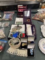 A LARGE QUANTITY OF COSTUME JEWELLERY TO INCLUDE BROOCHES, WATCHES, EARRINGS, CHAINS, BRACELETS, ETC