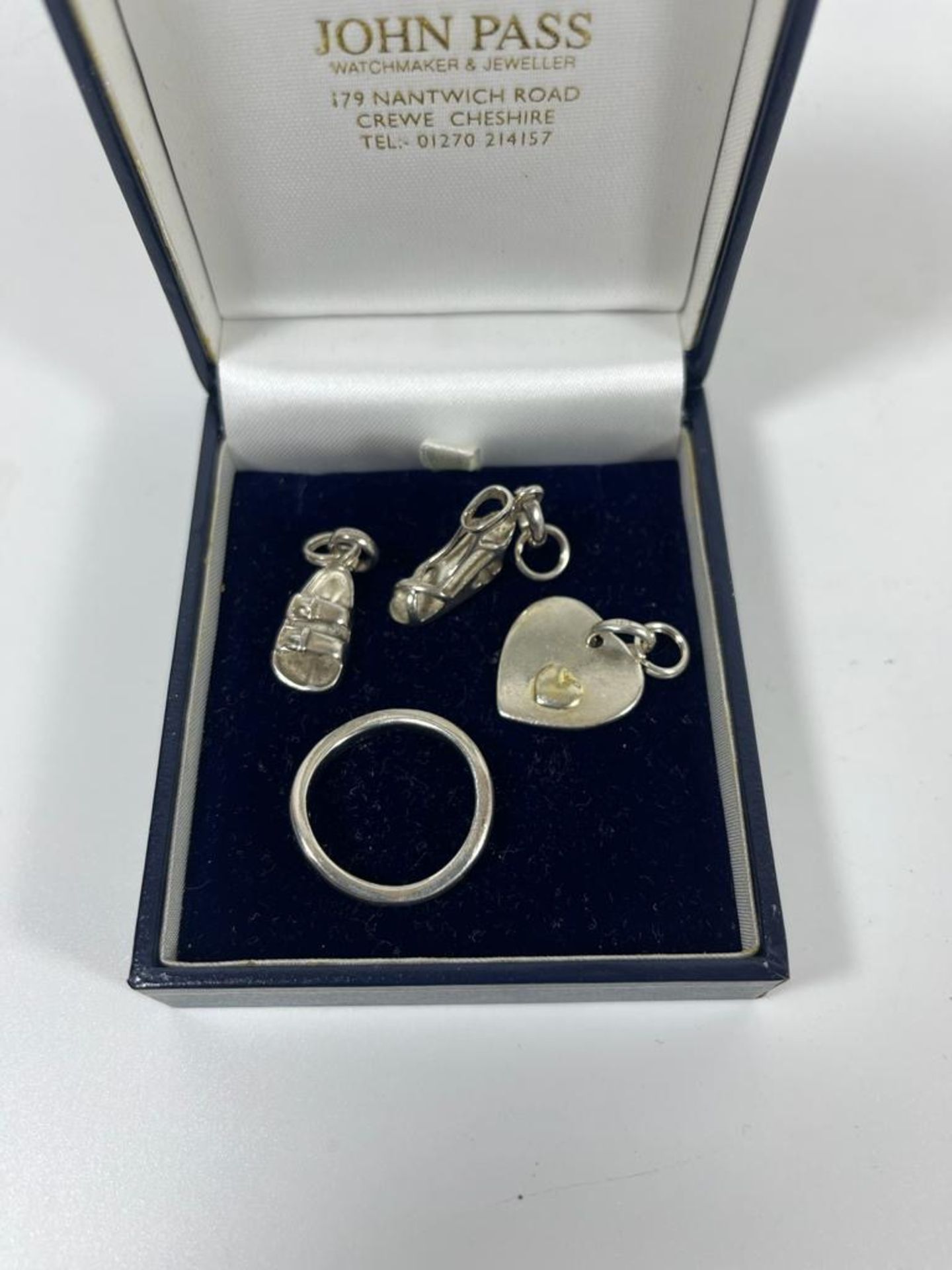 FOUR .925 SILVER ITEMS - MODERN WAVY RING AND THREE PENDANTS - SHOE, SANDAL AND HEART, IN BOX - Image 2 of 2