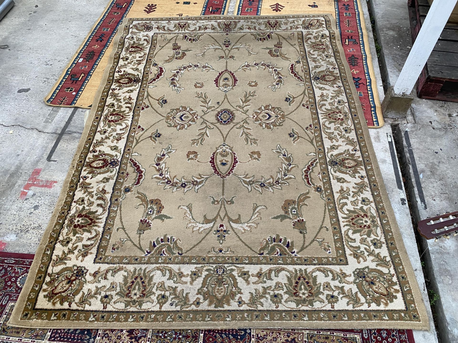 A BIEGE PATTERNED DUNELM RUG (160CM X 230CM)