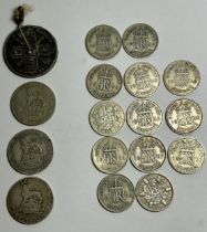 AN ASSORTMENT OF BRITISH PRE 1947 SILVER COINS TO INCLUDE TWO 1918 ONE SHILLINGS, 13 PRE 1947 SIX