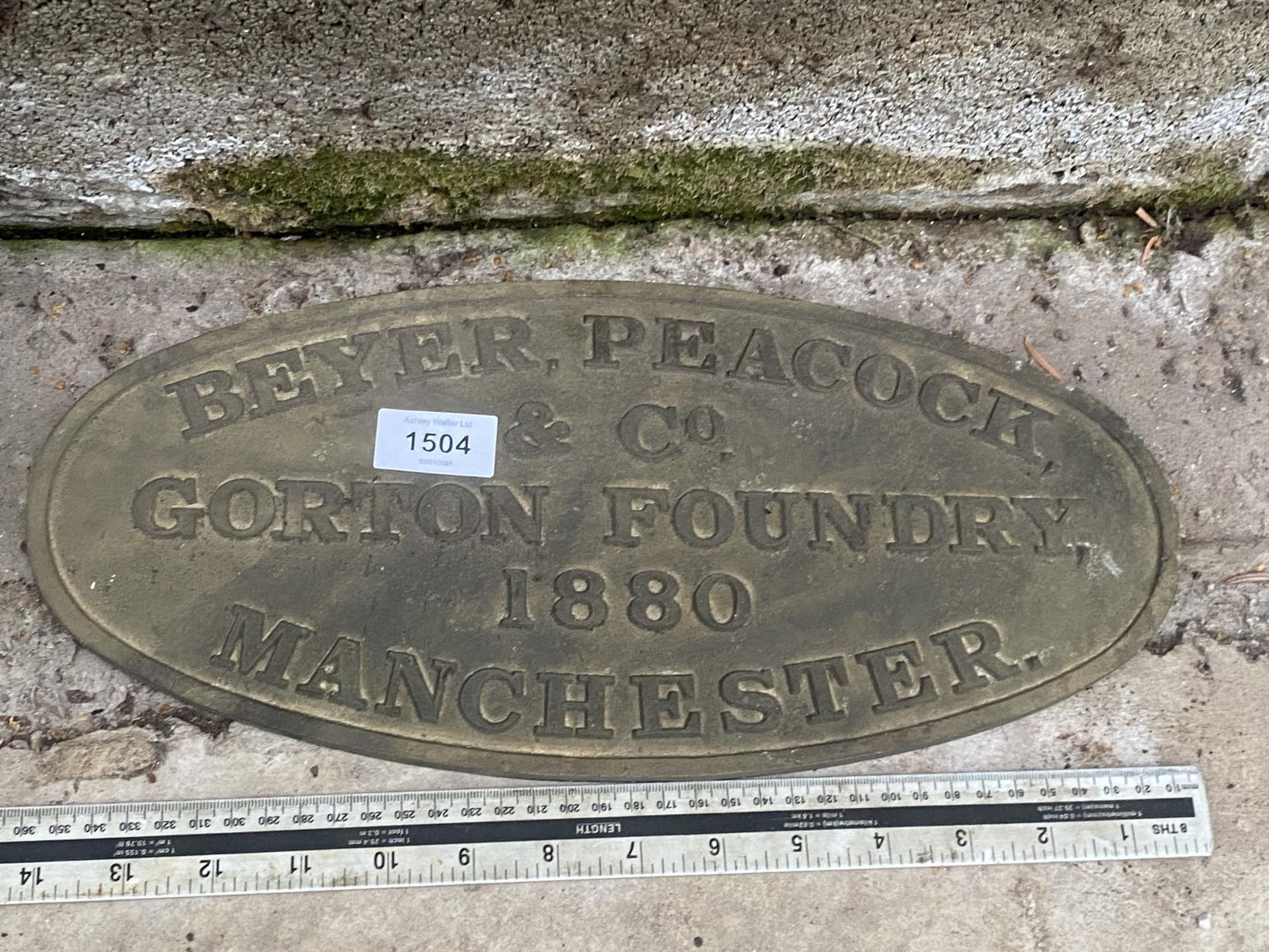 AN OVAL BRASS 'BEYER, PEACOCK & CO GORTON FOUNDRY' PLAQUE