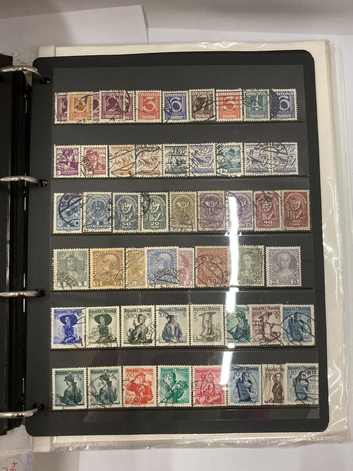 AN ALBUM OF AUSTRIAN STAMPS 1900 ONWARDS - Bild 3 aus 4