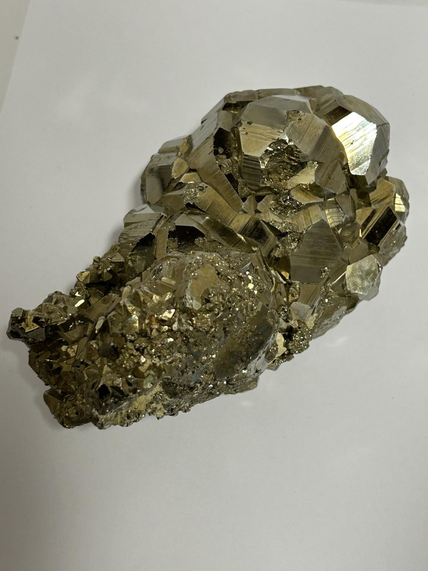 A LARGE PYRITE CLUSTER, WEIGHT 2250 GRAMS LENGTH 16CM, HEIGHT 10CM - Image 3 of 4