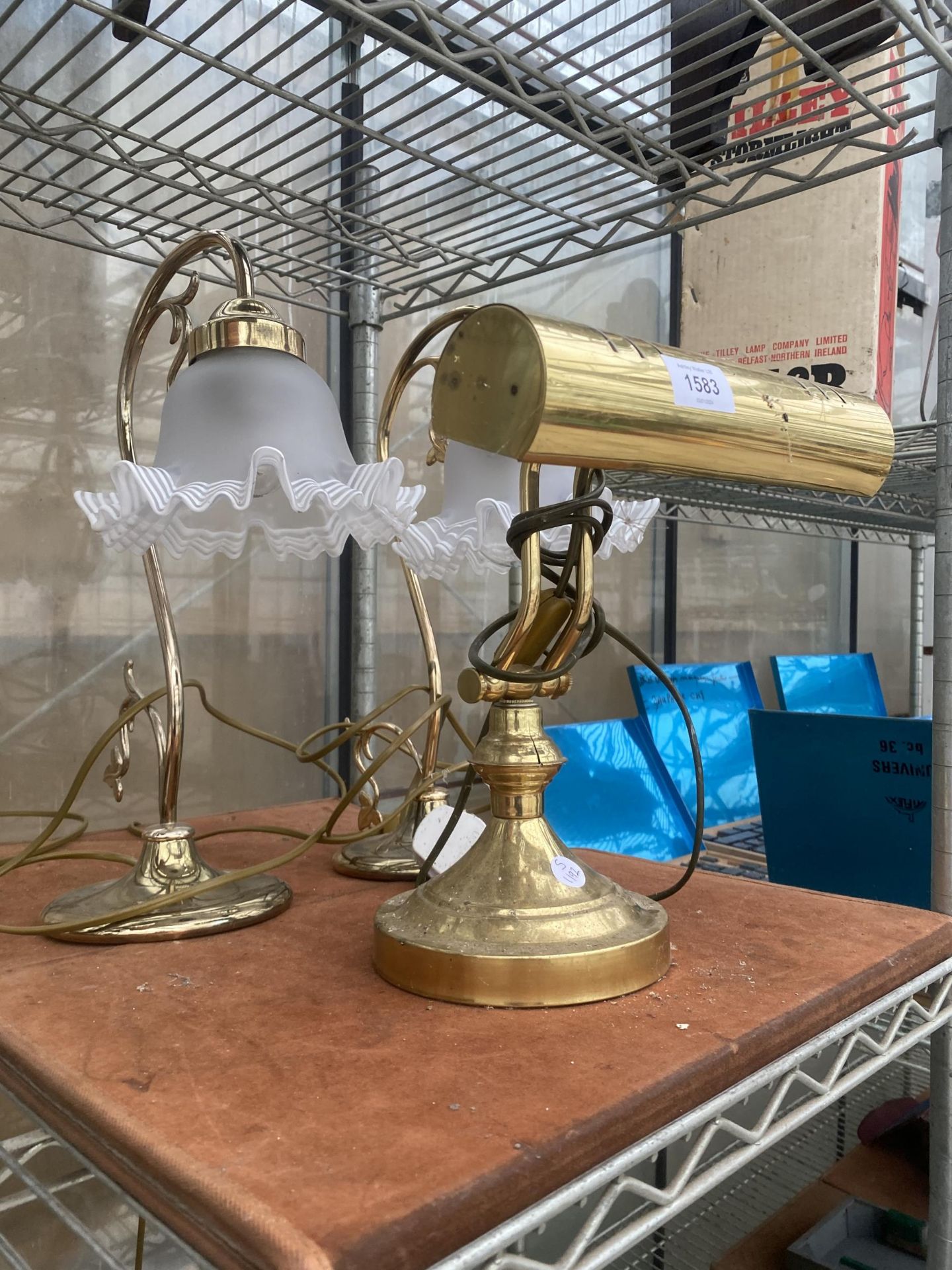 A PAIR OF VINTAGE BRASS LAMPS WITH GLASS SHADES AND A VINTAGE BRASS BANKERS LAMP - Image 2 of 2