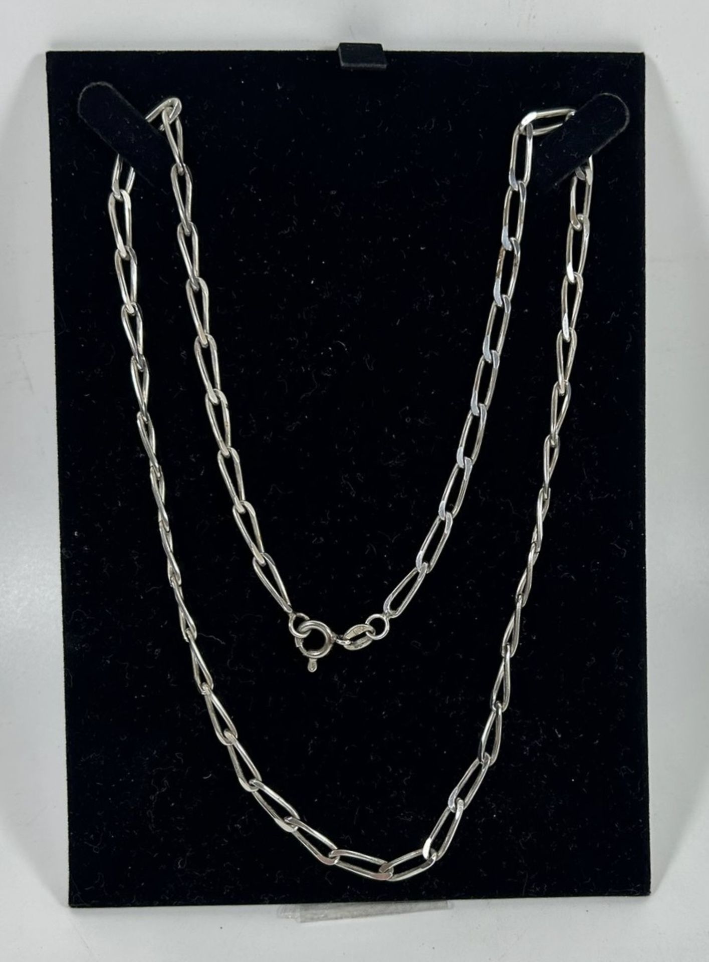 A .925 SILVER INTERLINK CHAIN NECKLACE, 20" CHAIN LENGTH