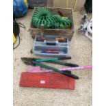 AN ASSORTMENT OF TOOLS TO INCLUDE LOPPERS, HAMMERS AND A HOSE PIPE ETC