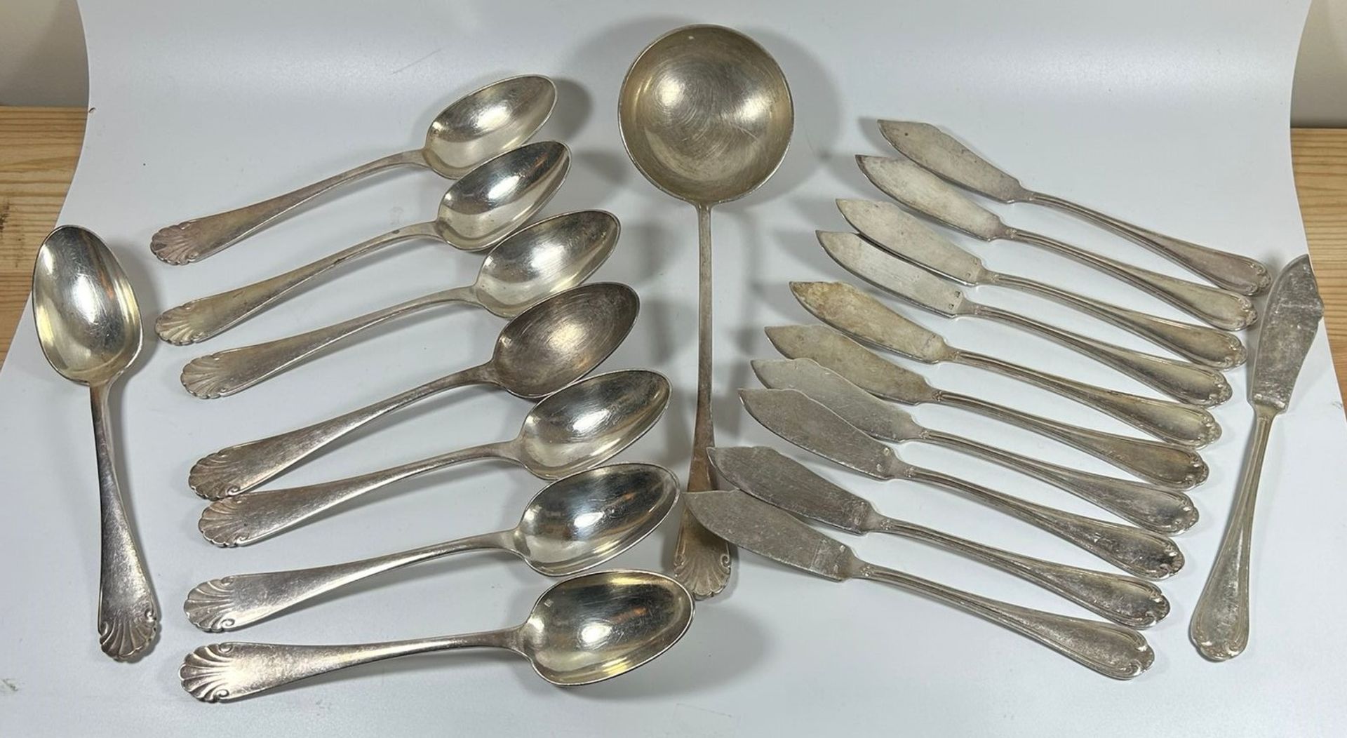 A COLLECTION OF ART DECO CHRISTOFLE SILVER PLATED CUTLERY COMPRISING SPOONS AND A LARGE LADLE IN THE