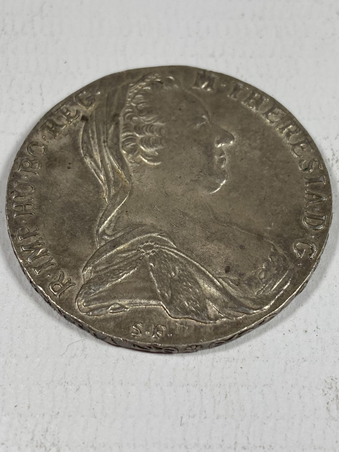 AUSTRIA , 1780 , 1 THALER SILVER MARIA THERESIA COIN . WT. IS 28.2 GMS - Image 2 of 4