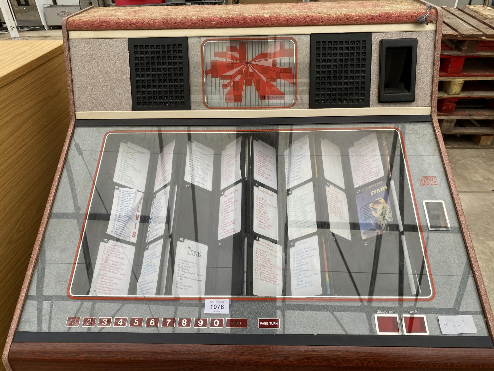 AN ELECTRIC MAESTRO JUKE BOX - Image 2 of 6