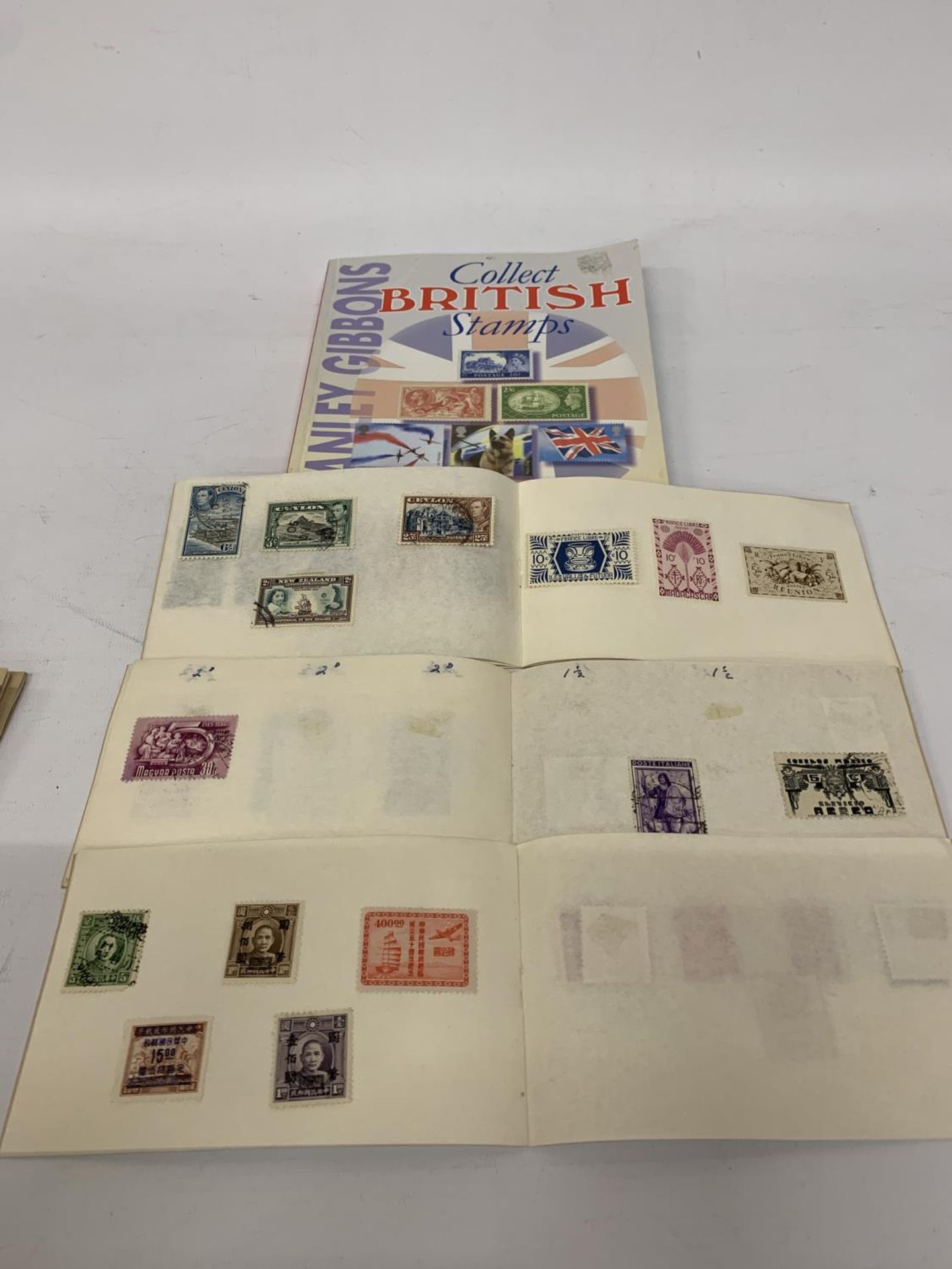 NINETEEN STAMP BOOKS CONTAINING STAMPS FROM CAMEROON, SAN MARINO, JAMAICAITALY, ETC., TOGETHER - Image 4 of 5