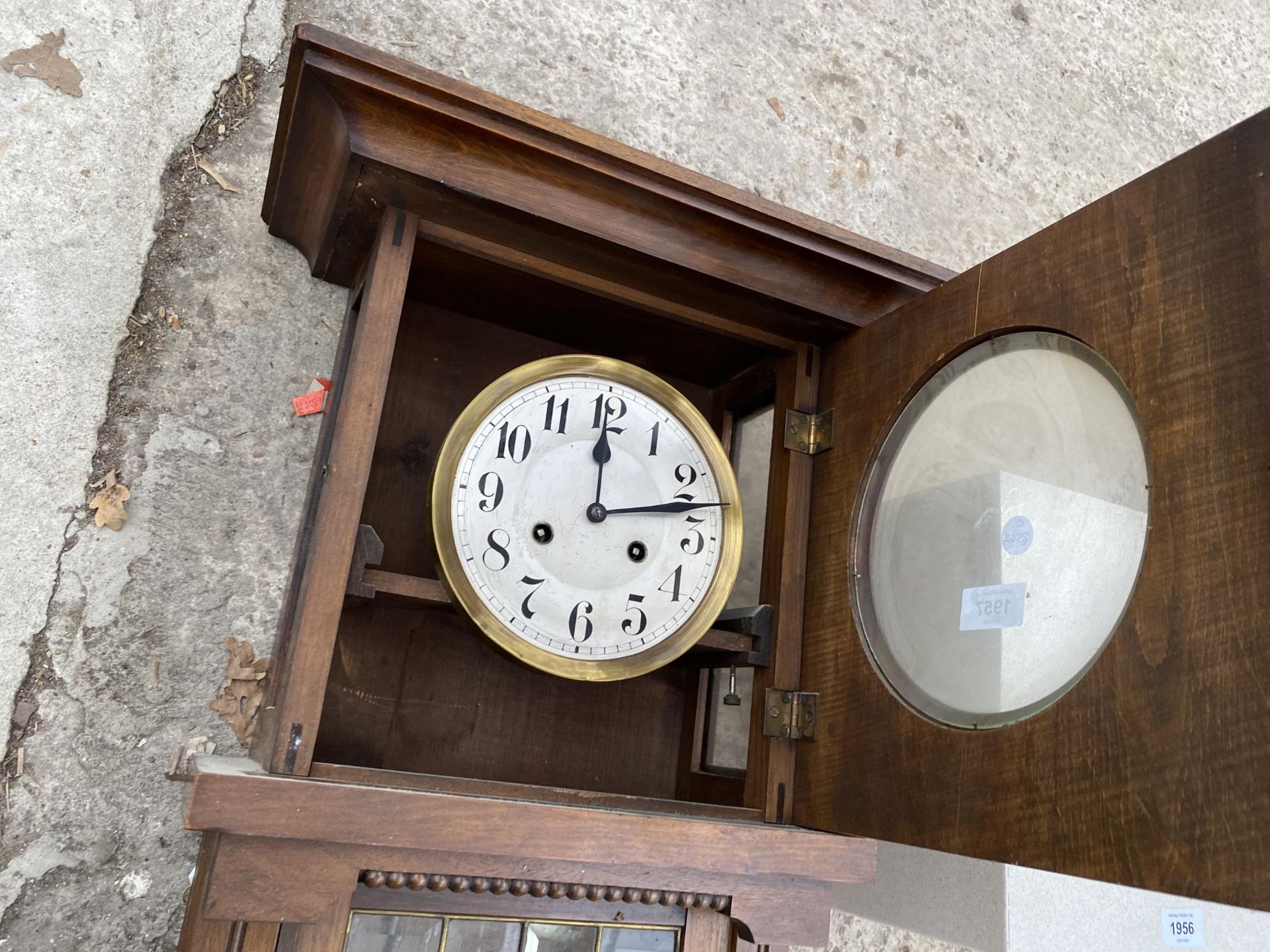 AN OAK CHIMING WALL CLOCK FOR RESTORATION - Image 3 of 3