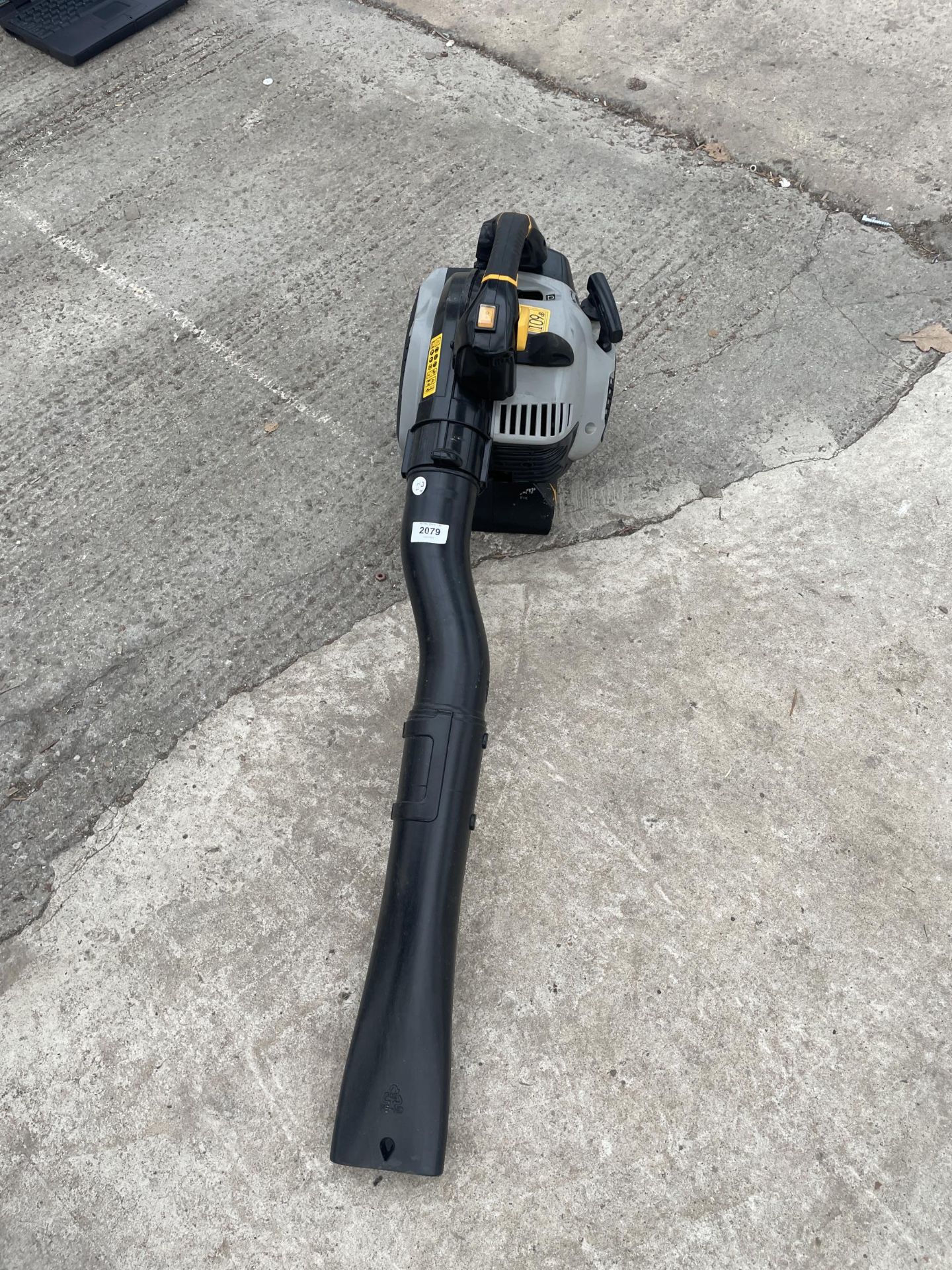 A TITAN PETROL LEAF BLOWER - Bild 3 aus 3