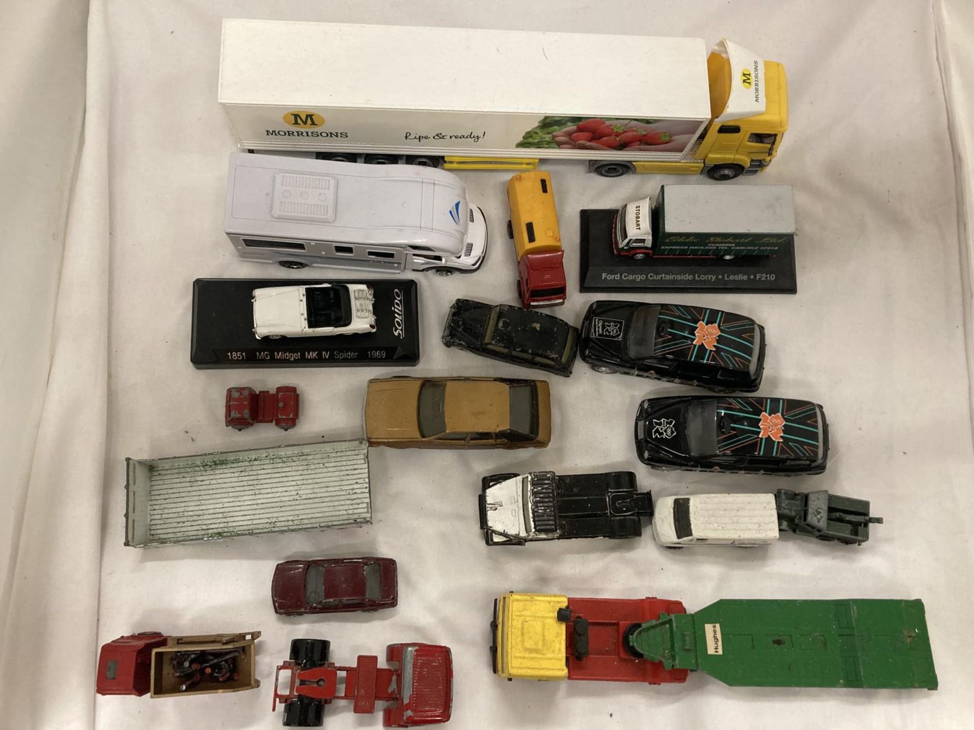 A QUANTITY OF DIE-CAST, CARS AND LORRIES, ETC TO INCLUDE CORGI - Image 6 of 9