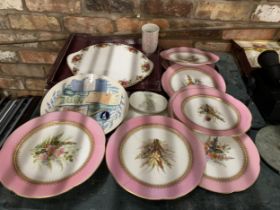 A SET OF PINK AND GILT CABINET PLATES, FURTHER PLATES ETC