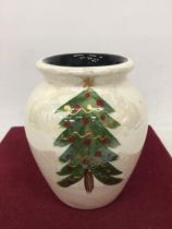 AN ANITA HARRIS HAND PAINTED AND SIGNED IN GOLD LUSTRE CHRISTMAS TREE VASE