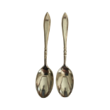 A PAIR OF GEORGE V 1930 SILVER TEASPOONS, BIRMINGHAM HALLMARKS, MAKER MAPPIN & WEBB, LENGTH 10 CM,