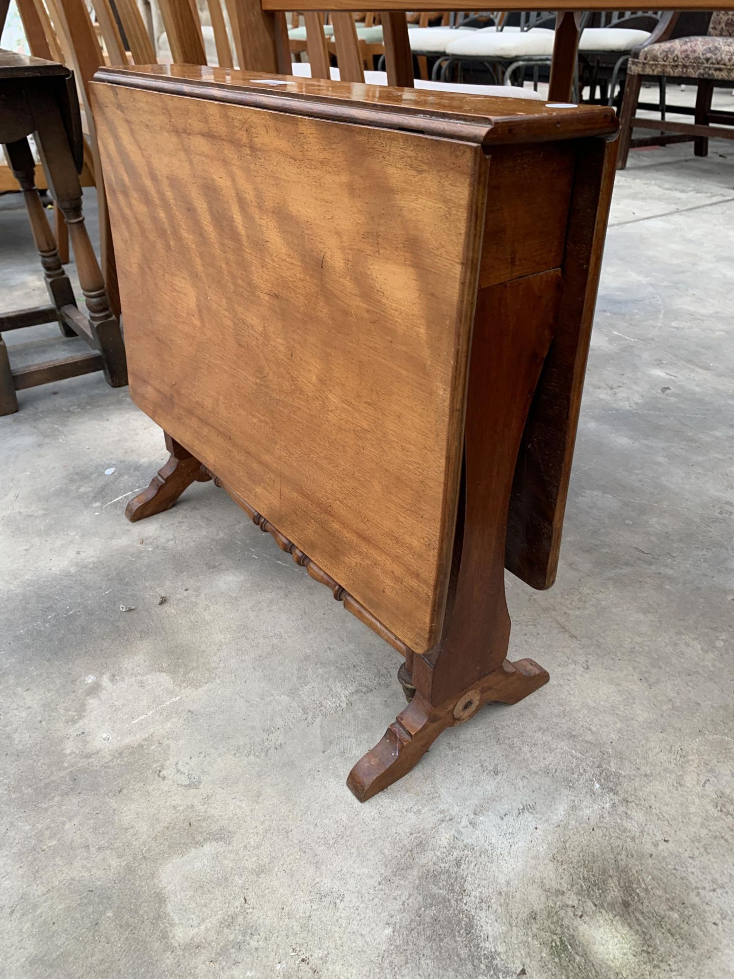 A 19TH CENTURY MAHOGANY SUTHERLAND TABLE - Image 2 of 6