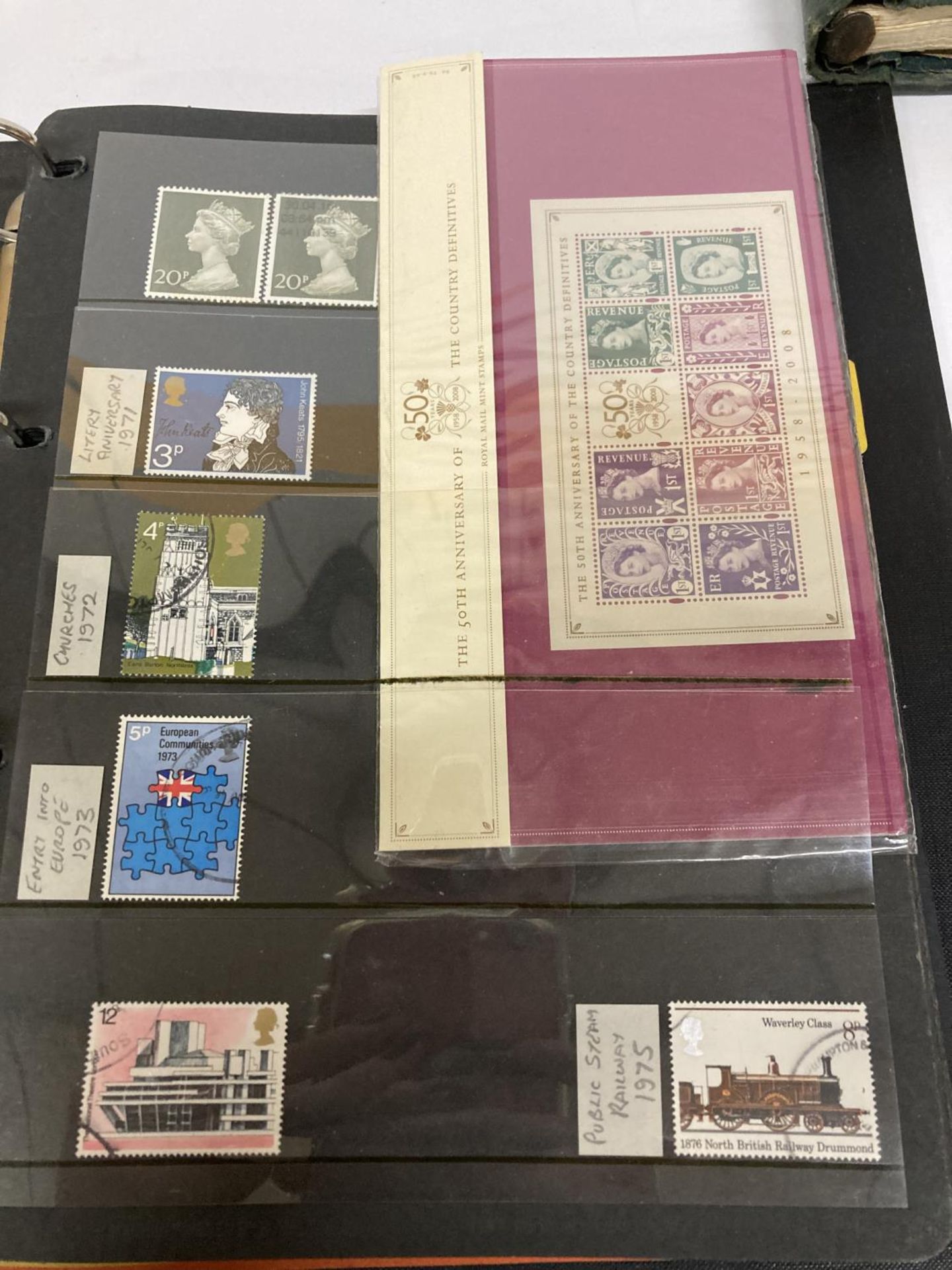 TWO ALBUMS CONTAINING GB AND WORLD STAMPS - Bild 4 aus 6