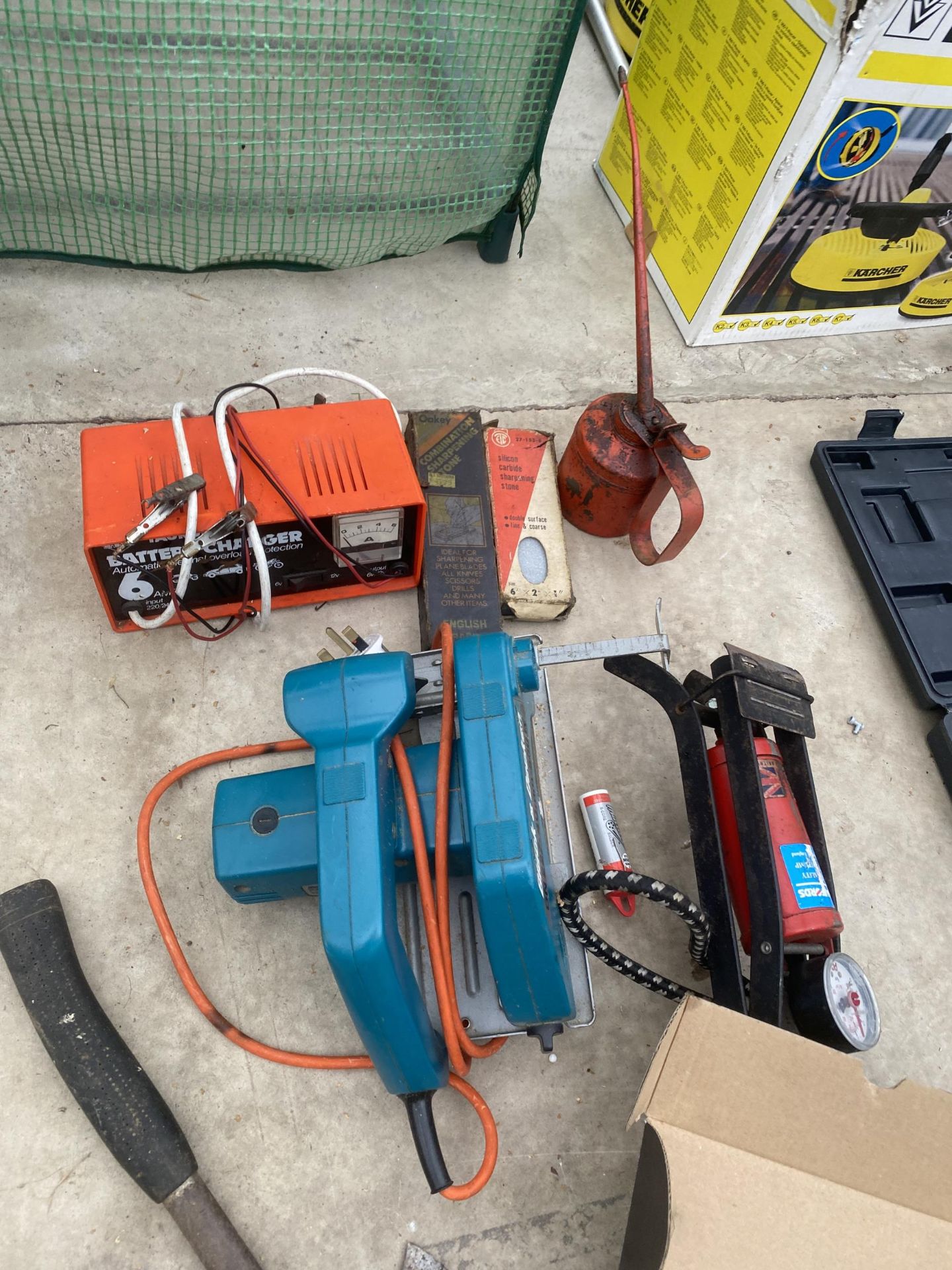 AN ASSORTMENT OF TOOLS TO INCLUDE A BLACK AND DECKER CIRCULAR SAW, A MACALLISTER TILE CUTTER AND A - Image 2 of 3