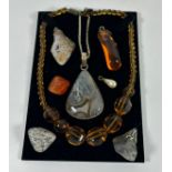 A GROUP OF STONE JEWELLERY TO INCLUDE AMBER EFFECT NECKLACE, LARGE STONE PENDANT NECKLACE ETC