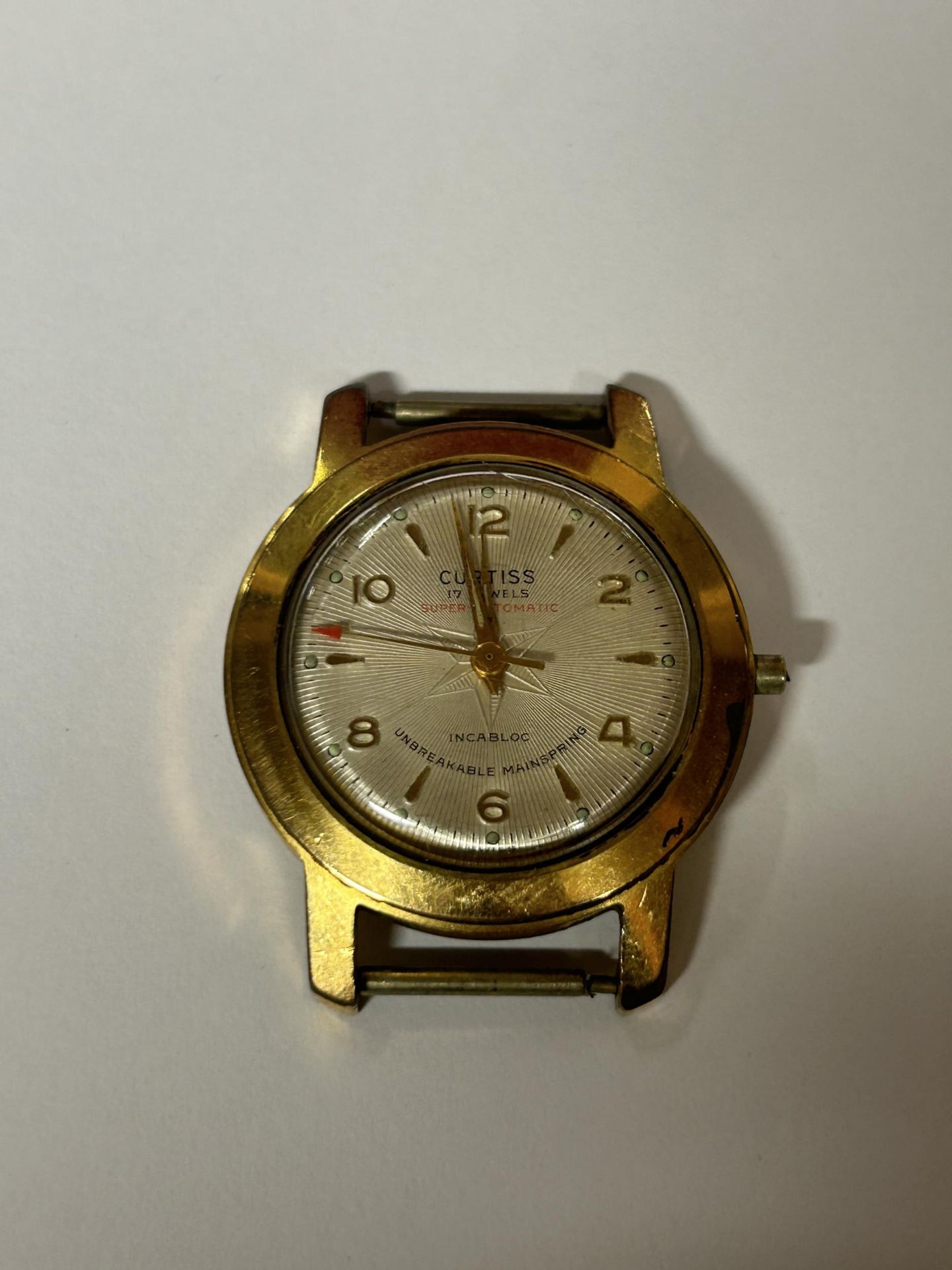 A VINTAGE MID 20TH CENTURY CURTISS SUPER-AUTOMATIC 33MM MEN'S WRISTWATCH WITH TEXTURED DIAL AND