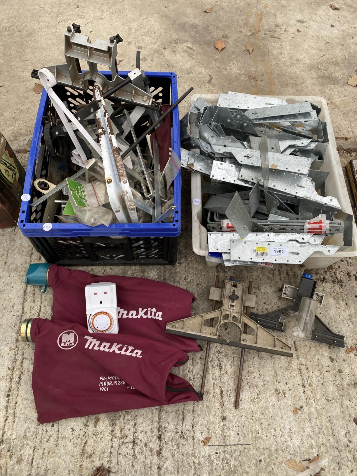 AN ASSORTMENT OF METAL WALL BRACKETS AND TOOL GUIDES ETC