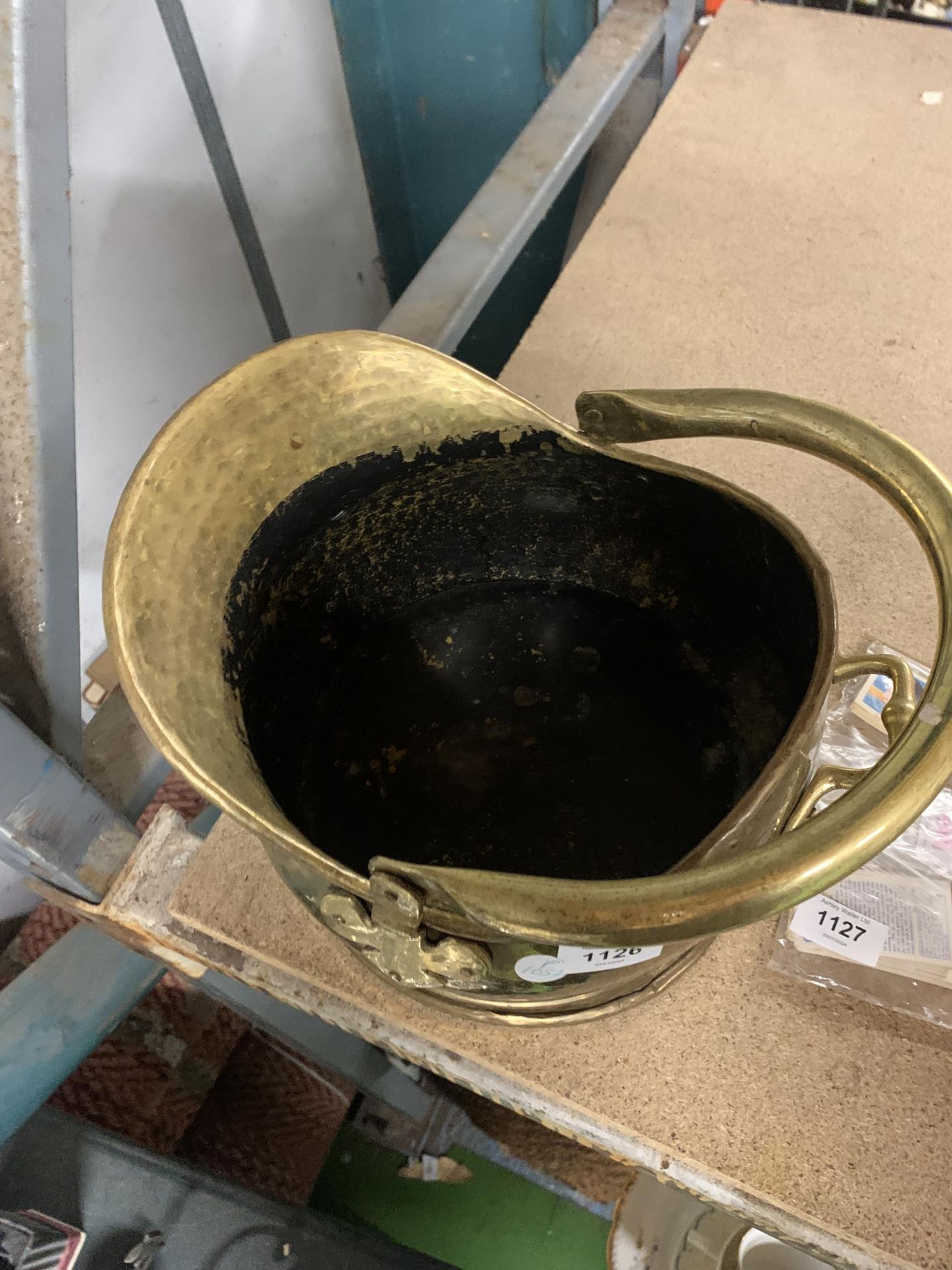 A VINTAGE BRASS COAL BUCKET - Image 2 of 4