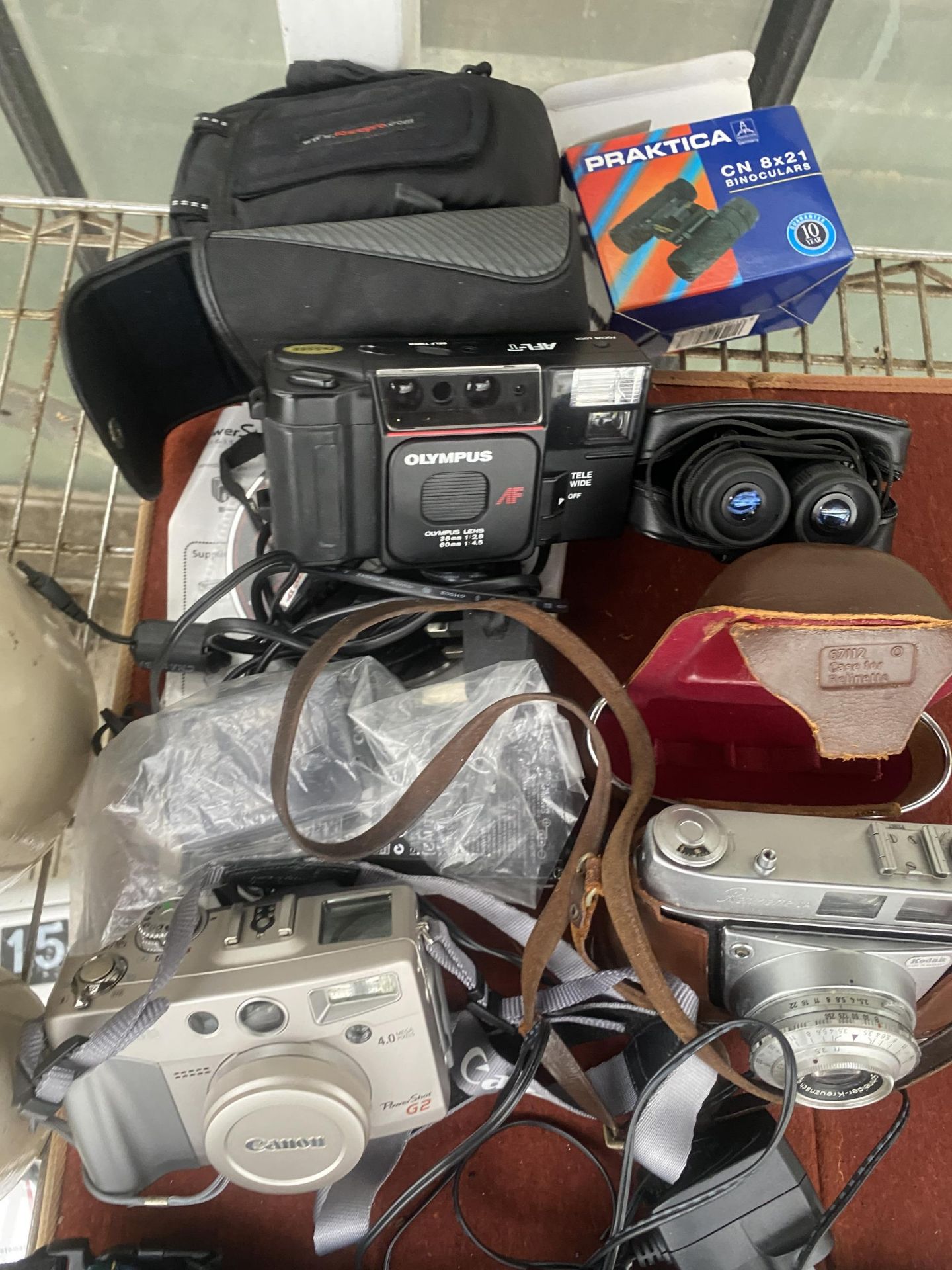 AN ASSORTMENT OF CAMERAS TO INCLUDE AN OLYMPUS, A CANON POWERSHOT G2 AND A RETRO RETINETTE IA - Image 4 of 4