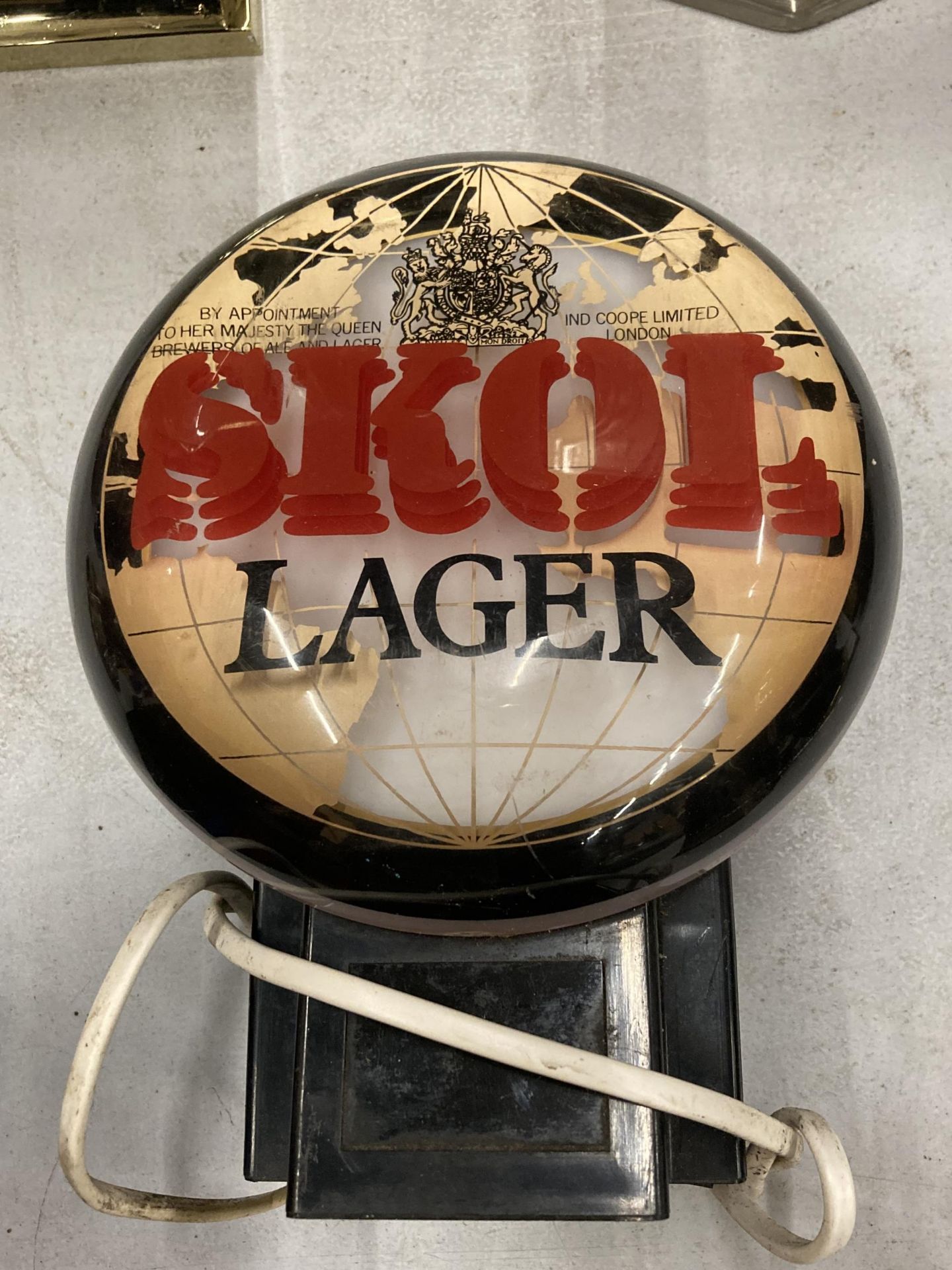 THREE LAGER BEER FONTS TO INCLUDE CARLSBERG, TENNENT'S PILSNER AND SKOL - Image 2 of 6