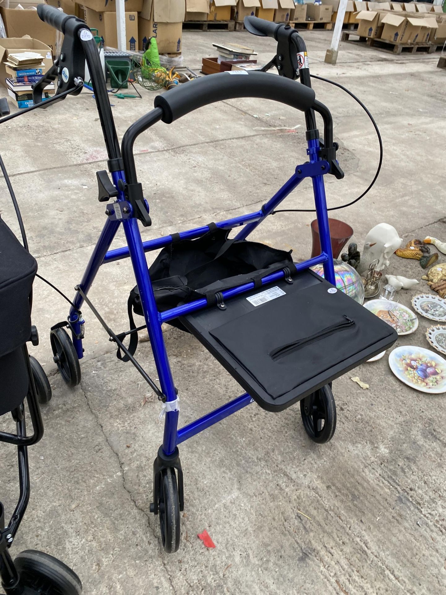 TWO MOBILITY AIDS AND A WHEEL CHAIR - Bild 5 aus 6