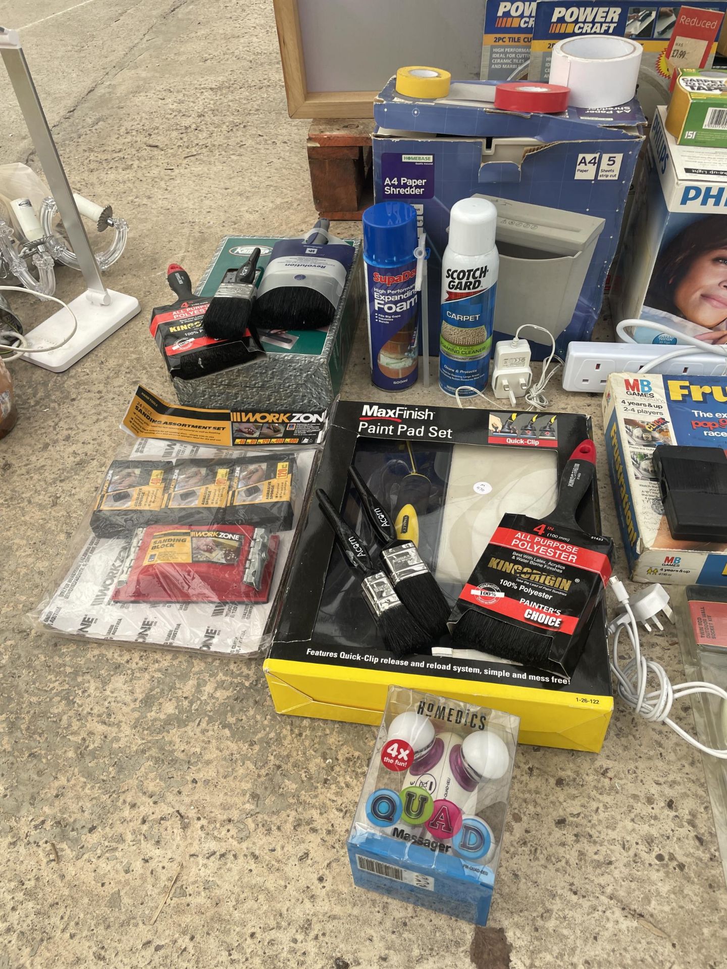 AN ASSORTMENT OF ITEMS TO INCLUDE A CAR CLEANING KIT, DECORATORS ITEMS AND TAPES ETC - Image 4 of 5