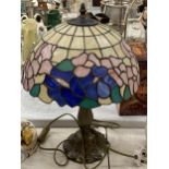 A LARGE 'ART NOUVEAU TIFFANY' STYLE TABLE LAMP IN GOOD CONDITION