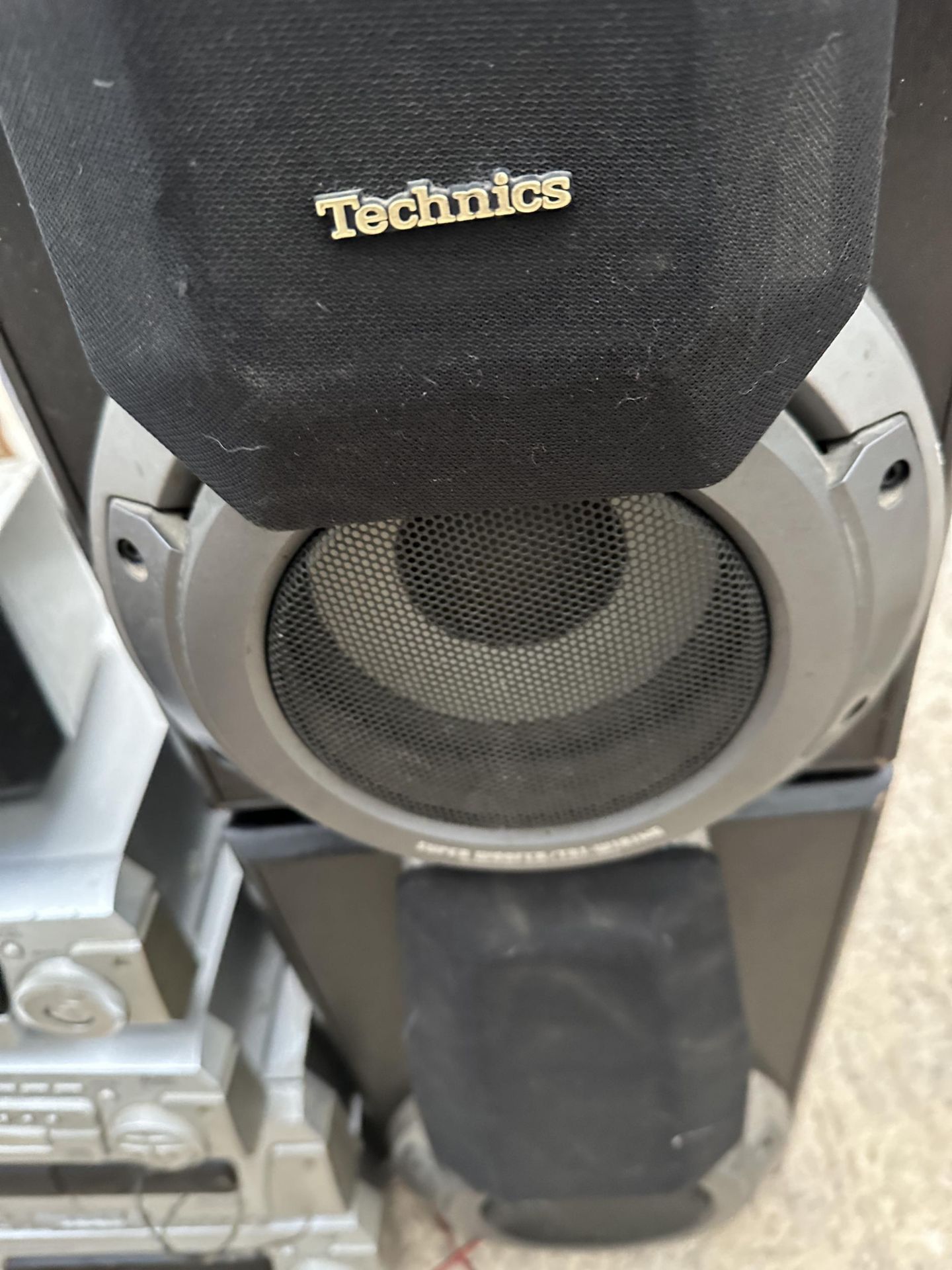 A TECHNICS STEREO SYSTEM AND A PAIR OF TECHNICS SPEAKERS - Image 3 of 3