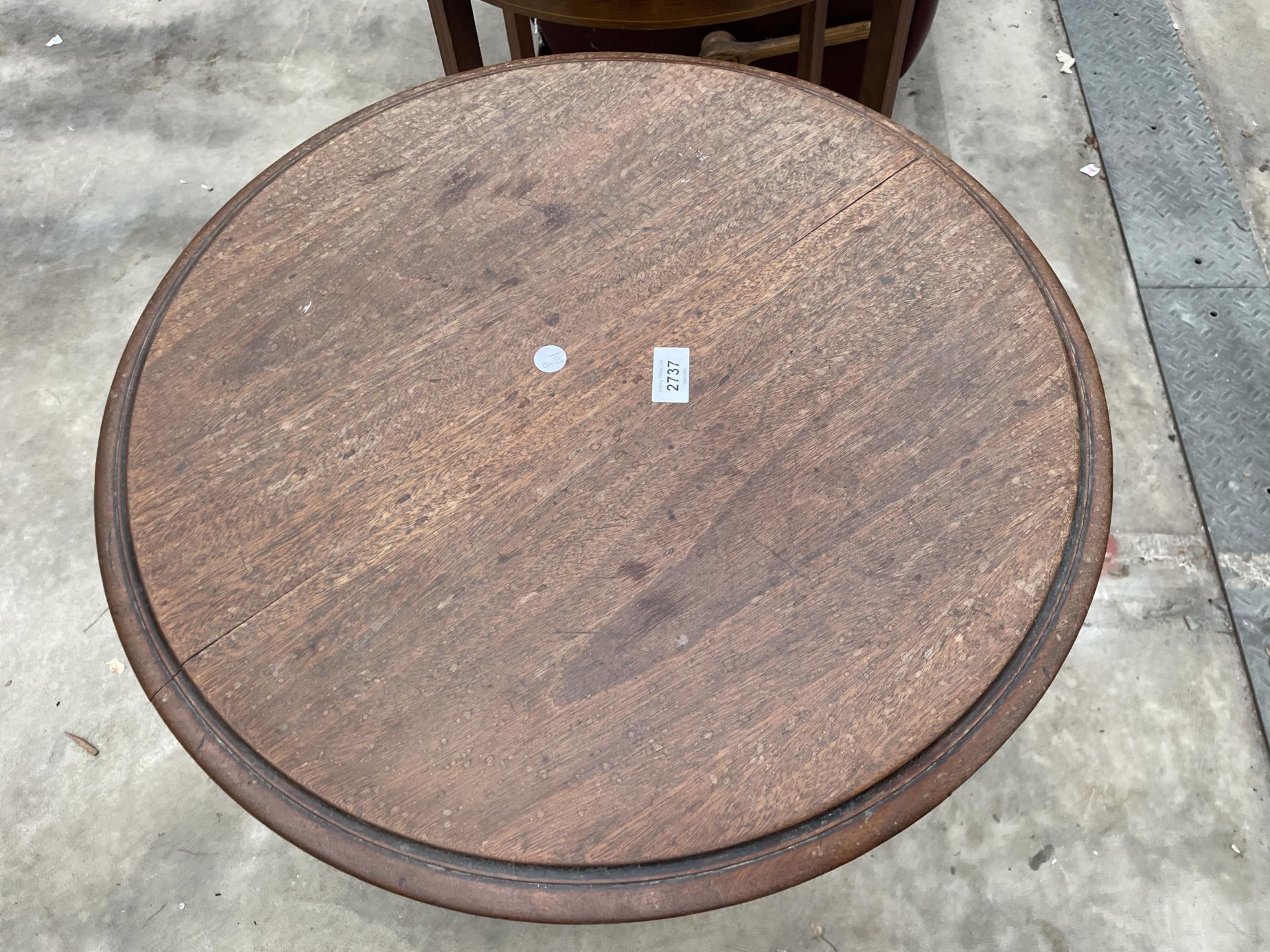 A CAST IRON PUB TABLE DECORATED WITH RAMS HEADS, COMPLETE WITH 23" DIAMETER TOP - Image 3 of 3