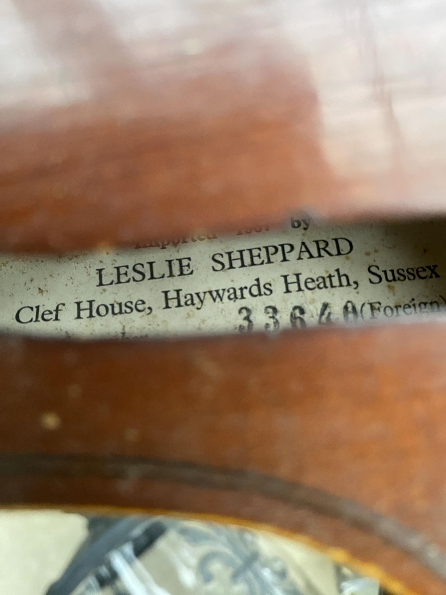 A CIRCA 1967 LESLIE SHEPPARD VIOLIN COMPLETE WITH BOW - Image 2 of 4