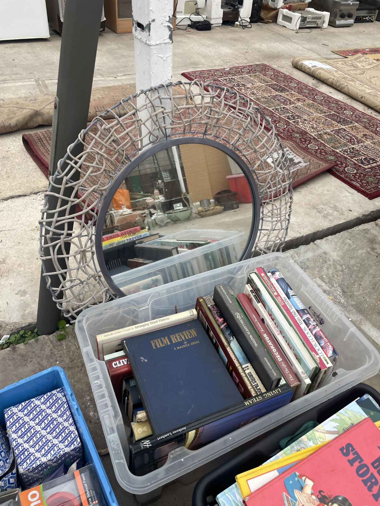 A LARGE ASSORTMENT OF BOOKS, A MIRROR AND A PROJECTOR SCREEN - Image 3 of 4