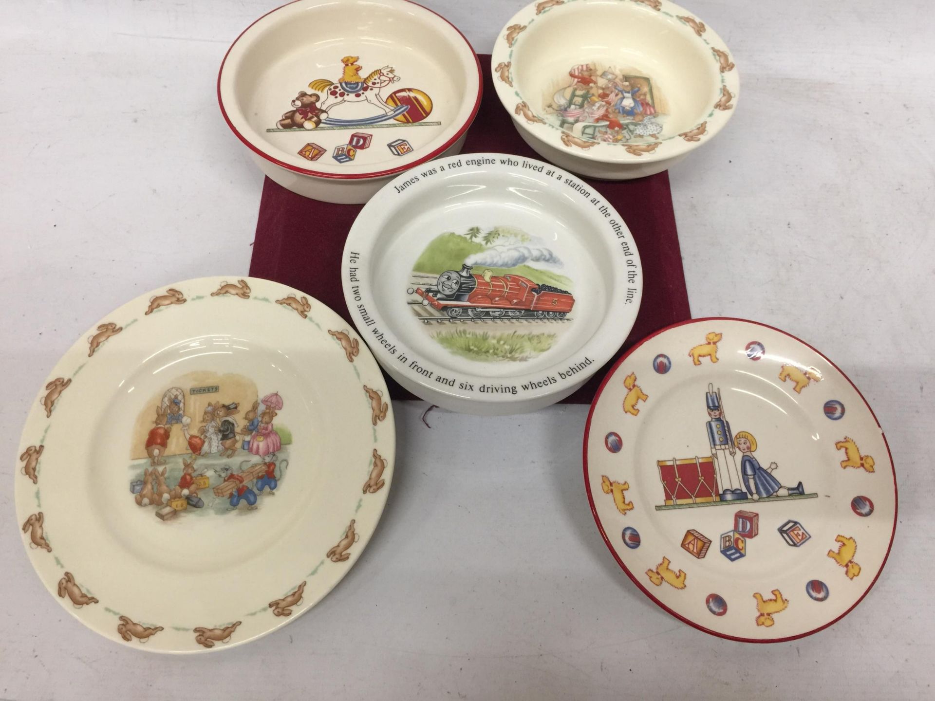 A GROUP OF FIVE ITEMS- ROYAL DOULTON BUNNYKINS DISHES AND A WEDGWOOD THOMAS THE TANK ENGINE BOWL - Image 3 of 4